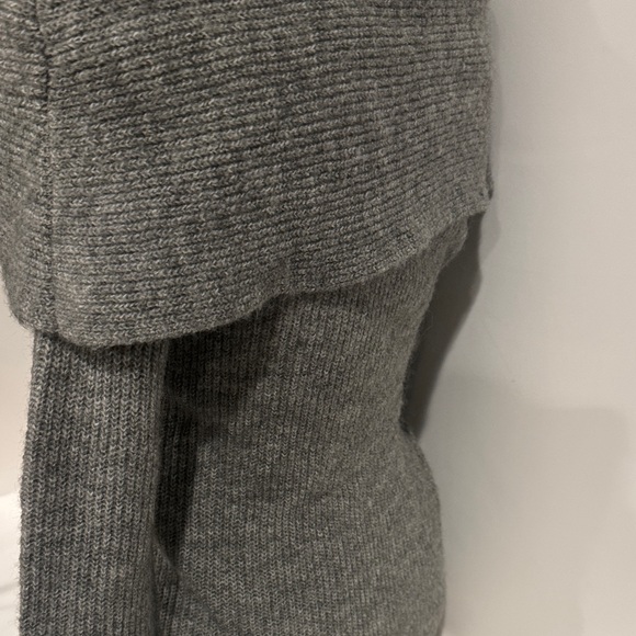 H&M Off-Shoulder Twist Knit Sweater - Gray NWT Size M - Picture 6 of 10